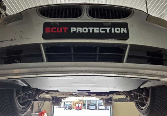 Piastra paramotore di acciaio BMW Seria 5 E60/E61 paraurti anteriore di serie