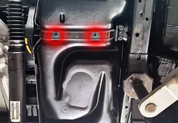 Protezione di alluminio per il serbatoio Toyota Hilux Revo